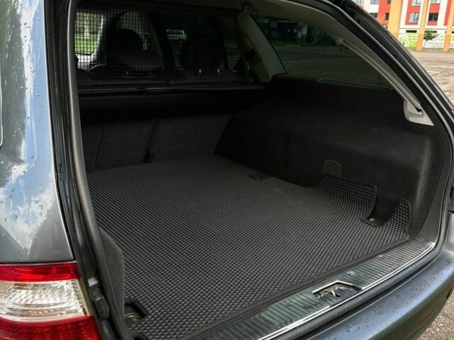 Серый Мерседес 320, объемом двигателя 3.2 л и пробегом 346 тыс. км за 7000 $, фото 5 на Automoto.ua