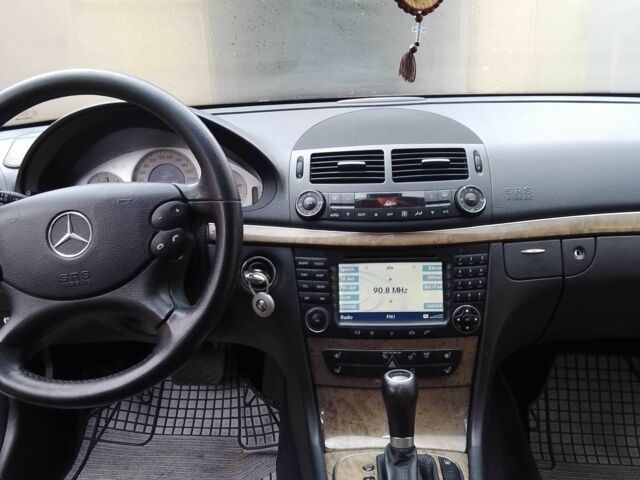 Серый Мерседес 320, объемом двигателя 3 л и пробегом 290 тыс. км за 10500 $, фото 9 на Automoto.ua