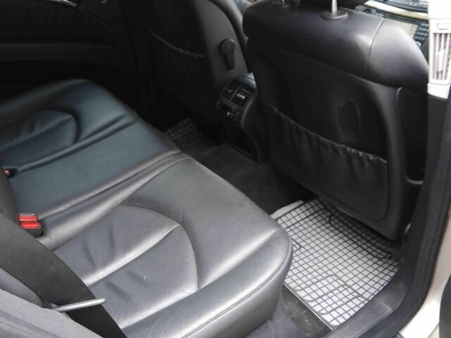 Серый Мерседес 320, объемом двигателя 3 л и пробегом 290 тыс. км за 10500 $, фото 3 на Automoto.ua