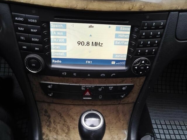 Серый Мерседес 320, объемом двигателя 3 л и пробегом 290 тыс. км за 10500 $, фото 12 на Automoto.ua