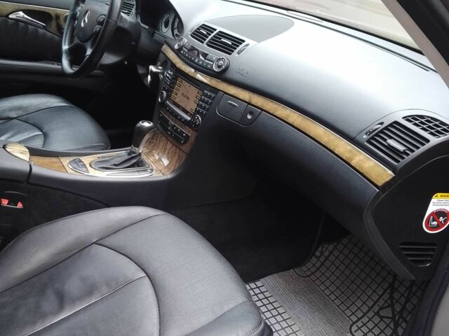 Серый Мерседес 320, объемом двигателя 3 л и пробегом 290 тыс. км за 10500 $, фото 4 на Automoto.ua