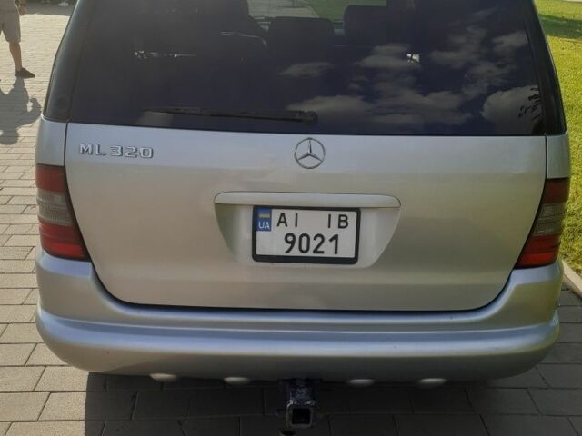 Серый Мерседес 320, объемом двигателя 3.2 л и пробегом 400 тыс. км за 5200 $, фото 2 на Automoto.ua