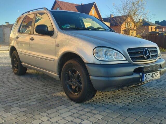 Серый Мерседес 320, объемом двигателя 3.2 л и пробегом 323 тыс. км за 3300 $, фото 2 на Automoto.ua