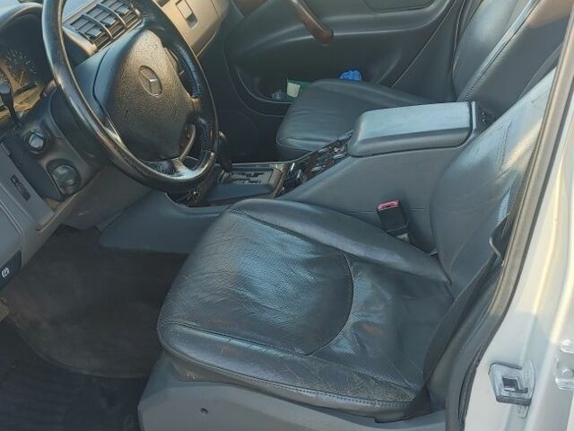 Серый Мерседес 320, объемом двигателя 3.2 л и пробегом 323 тыс. км за 3300 $, фото 8 на Automoto.ua