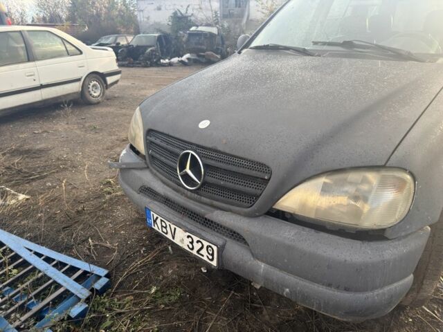 Серый Мерседес 320, объемом двигателя 3.2 л и пробегом 200 тыс. км за 1500 $, фото 1 на Automoto.ua