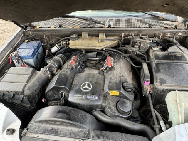 Серый Мерседес 320, объемом двигателя 3.2 л и пробегом 200 тыс. км за 1500 $, фото 6 на Automoto.ua