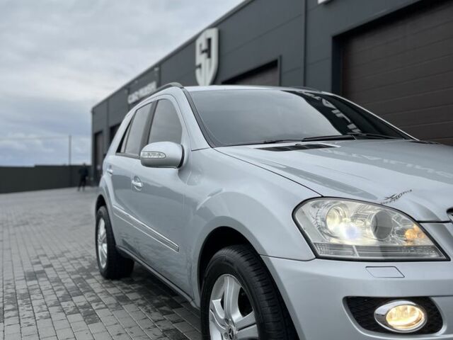 Сірий Мерседес 320, об'ємом двигуна 3 л та пробігом 300 тис. км за 10000 $, фото 3 на Automoto.ua