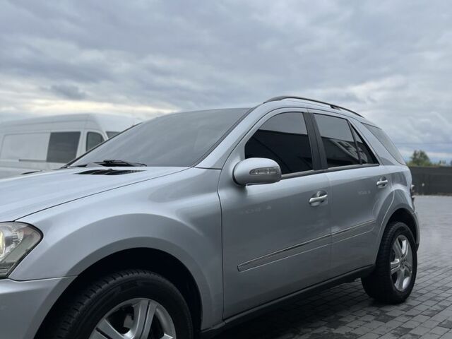 Сірий Мерседес 320, об'ємом двигуна 3 л та пробігом 300 тис. км за 10000 $, фото 2 на Automoto.ua