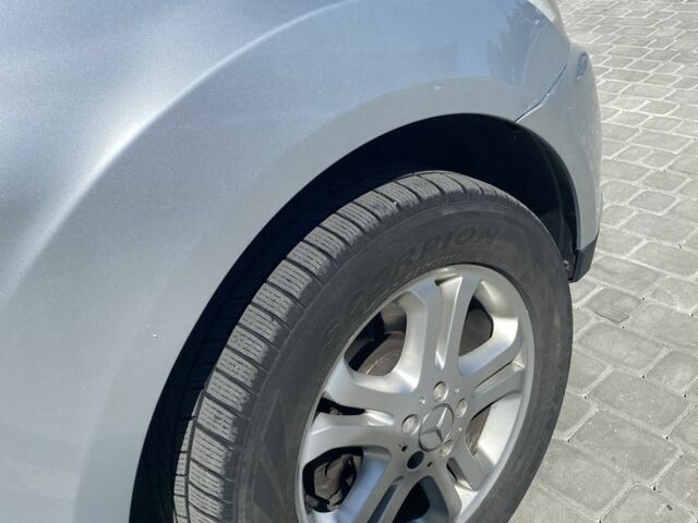 Сірий Мерседес 320, об'ємом двигуна 3 л та пробігом 398 тис. км за 10600 $, фото 3 на Automoto.ua