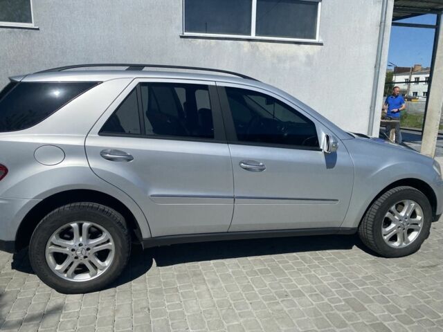 Сірий Мерседес 320, об'ємом двигуна 3 л та пробігом 398 тис. км за 10600 $, фото 2 на Automoto.ua