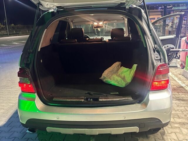 Сірий Мерседес 320, об'ємом двигуна 0 л та пробігом 300 тис. км за 6200 $, фото 10 на Automoto.ua