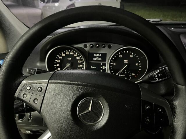 Сірий Мерседес 320, об'ємом двигуна 3 л та пробігом 315 тис. км за 10700 $, фото 7 на Automoto.ua