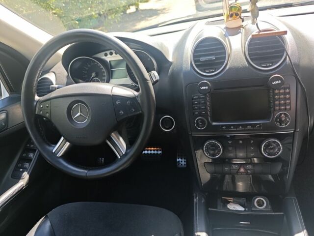 Серый Мерседес 320, объемом двигателя 3 л и пробегом 452 тыс. км за 9800 $, фото 3 на Automoto.ua