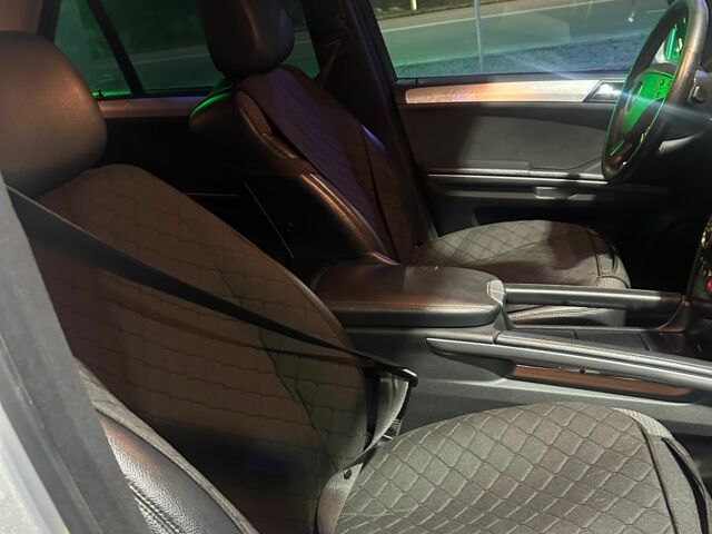 Сірий Мерседес 320, об'ємом двигуна 0 л та пробігом 300 тис. км за 6200 $, фото 7 на Automoto.ua