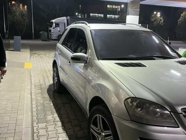 Сірий Мерседес 320, об'ємом двигуна 3 л та пробігом 315 тис. км за 10700 $, фото 2 на Automoto.ua