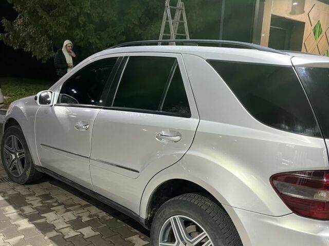 Сірий Мерседес 320, об'ємом двигуна 3 л та пробігом 315 тис. км за 10700 $, фото 5 на Automoto.ua