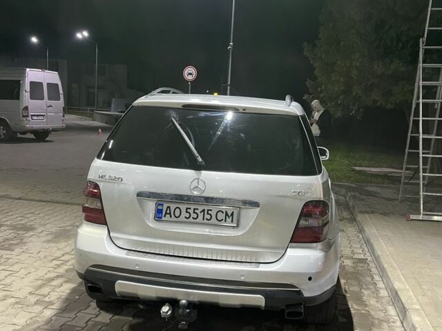 Сірий Мерседес 320, об'ємом двигуна 3 л та пробігом 315 тис. км за 10700 $, фото 4 на Automoto.ua