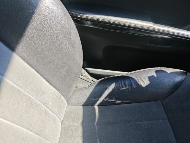 Серый Мерседес 320, объемом двигателя 3 л и пробегом 452 тыс. км за 9800 $, фото 4 на Automoto.ua