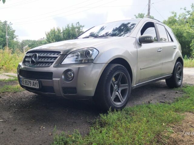 Серый Мерседес 320, объемом двигателя 3 л и пробегом 400 тыс. км за 6400 $, фото 1 на Automoto.ua