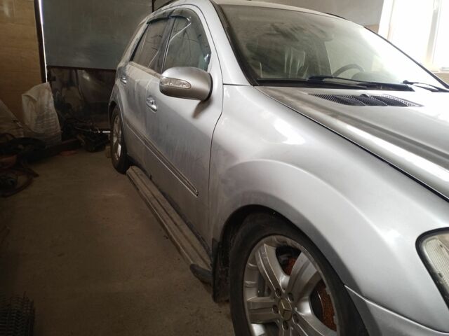 Серый Мерседес 320, объемом двигателя 3 л и пробегом 2 тыс. км за 9000 $, фото 2 на Automoto.ua