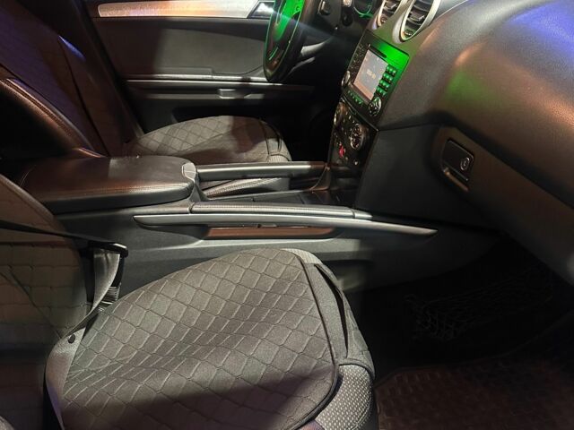 Сірий Мерседес 320, об'ємом двигуна 0 л та пробігом 300 тис. км за 6200 $, фото 6 на Automoto.ua