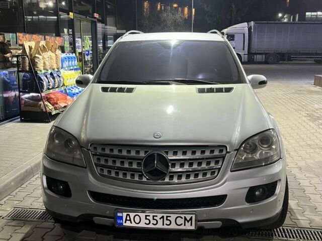 Сірий Мерседес 320, об'ємом двигуна 3 л та пробігом 315 тис. км за 10700 $, фото 1 на Automoto.ua