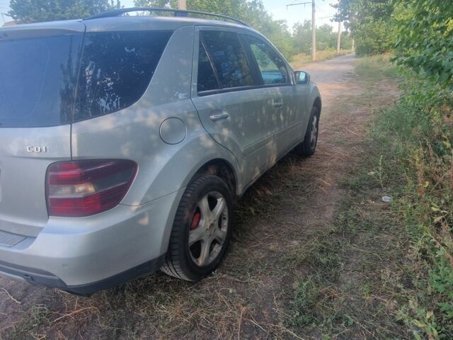Сірий Мерседес 320, об'ємом двигуна 3 л та пробігом 340 тис. км за 5200 $, фото 4 на Automoto.ua
