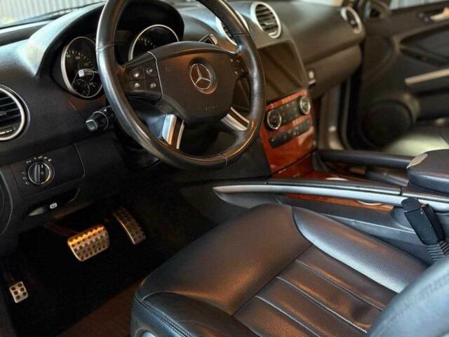 Сірий Мерседес 320, об'ємом двигуна 3 л та пробігом 261 тис. км за 15500 $, фото 2 на Automoto.ua