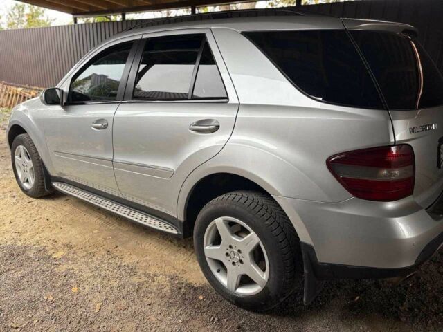 Сірий Мерседес 320, об'ємом двигуна 3 л та пробігом 261 тис. км за 15500 $, фото 4 на Automoto.ua