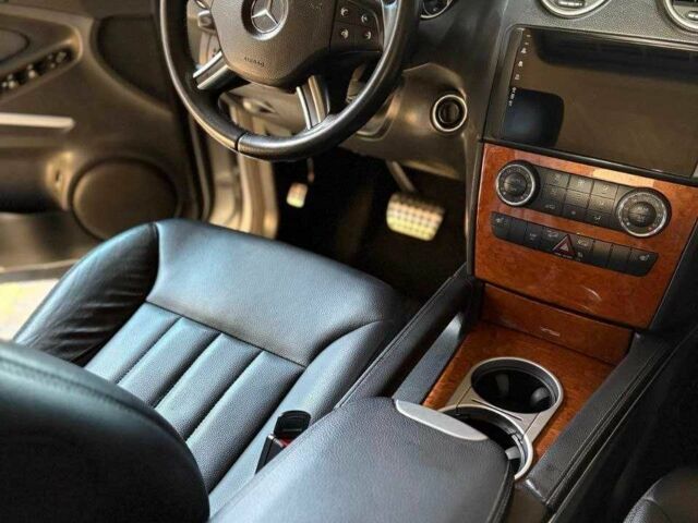 Сірий Мерседес 320, об'ємом двигуна 3 л та пробігом 261 тис. км за 15500 $, фото 5 на Automoto.ua