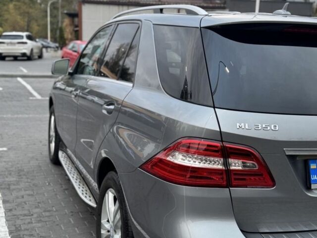 Сірий Мерседес 320, об'ємом двигуна 3 л та пробігом 235 тис. км за 21500 $, фото 5 на Automoto.ua