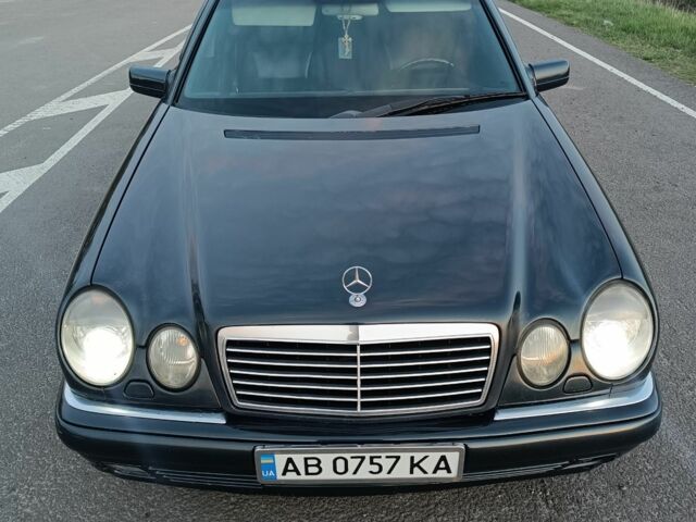 Синий Мерседес 320, объемом двигателя 3.2 л и пробегом 320 тыс. км за 3000 $, фото 3 на Automoto.ua