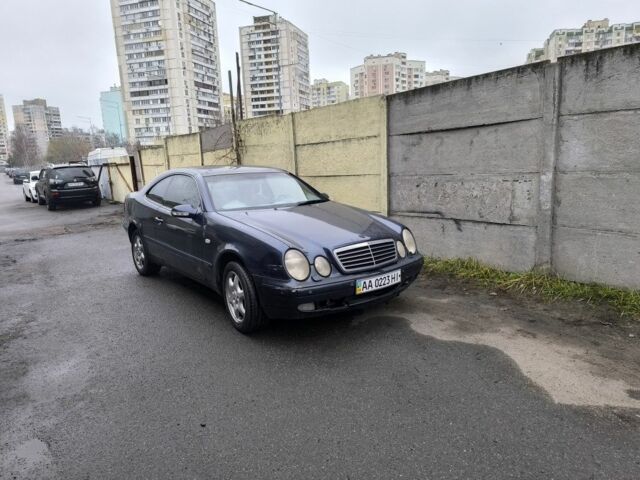 Синий Мерседес 320, объемом двигателя 3.2 л и пробегом 250 тыс. км за 4419 $, фото 2 на Automoto.ua