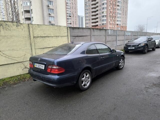 Синий Мерседес 320, объемом двигателя 3.2 л и пробегом 250 тыс. км за 4419 $, фото 5 на Automoto.ua