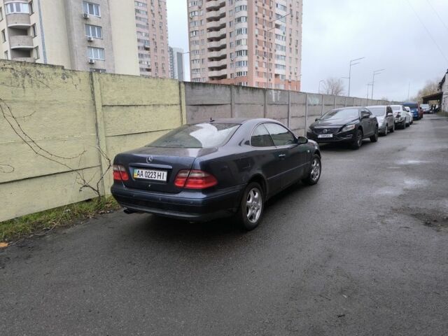 Синий Мерседес 320, объемом двигателя 3.2 л и пробегом 250 тыс. км за 4419 $, фото 4 на Automoto.ua