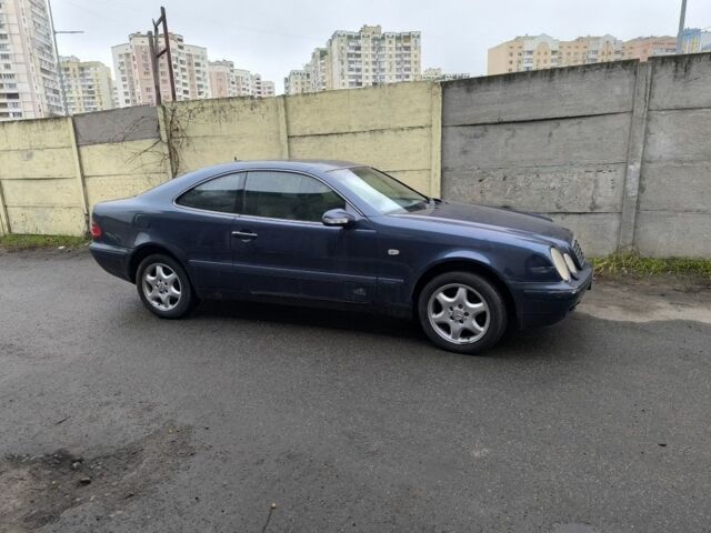 Синий Мерседес 320, объемом двигателя 3.2 л и пробегом 250 тыс. км за 4419 $, фото 1 на Automoto.ua
