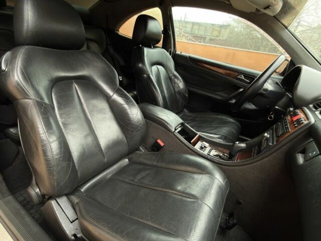 Синий Мерседес 320, объемом двигателя 3.2 л и пробегом 242 тыс. км за 3300 $, фото 12 на Automoto.ua