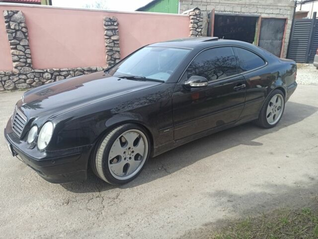 Синий Мерседес 320, объемом двигателя 3.2 л и пробегом 226 тыс. км за 7000 $, фото 2 на Automoto.ua