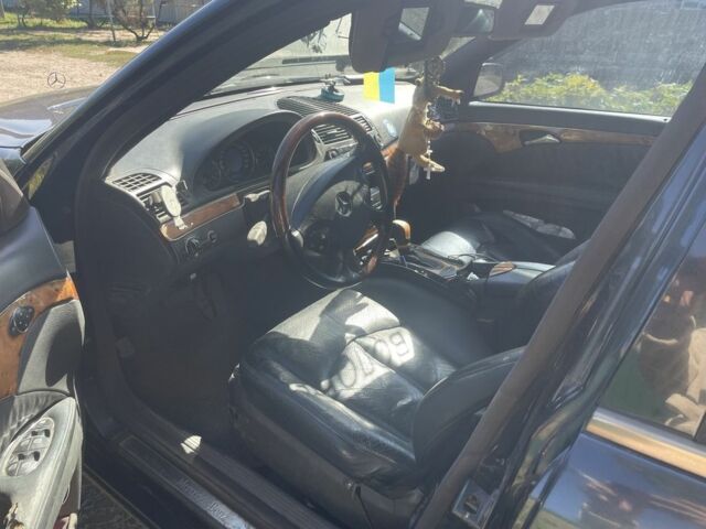 Синий Мерседес 320, объемом двигателя 3.2 л и пробегом 332 тыс. км за 3800 $, фото 4 на Automoto.ua