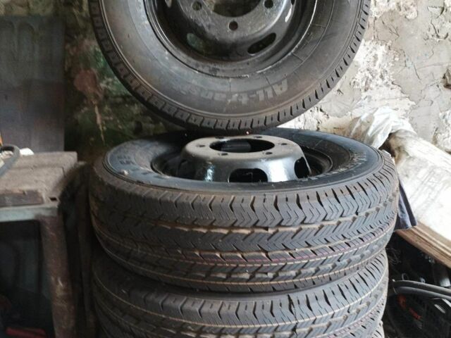 Синий Мерседес 320, объемом двигателя 2.4 л и пробегом 3 тыс. км за 1426 $, фото 3 на Automoto.ua