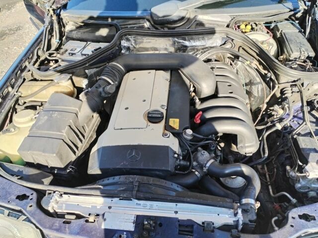 Синий Мерседес 320, объемом двигателя 3.2 л и пробегом 390 тыс. км за 4000 $, фото 8 на Automoto.ua