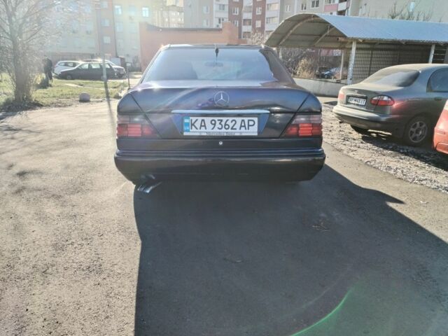 Синий Мерседес 320, объемом двигателя 3.2 л и пробегом 390 тыс. км за 4000 $, фото 3 на Automoto.ua