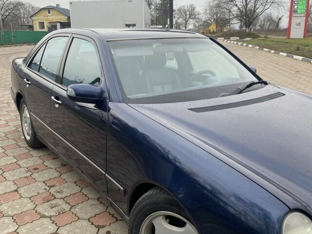 Синий Мерседес 320, объемом двигателя 3.2 л и пробегом 450 тыс. км за 5000 $, фото 3 на Automoto.ua