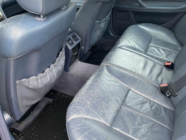 Синий Мерседес 320, объемом двигателя 3.2 л и пробегом 450 тыс. км за 5000 $, фото 9 на Automoto.ua