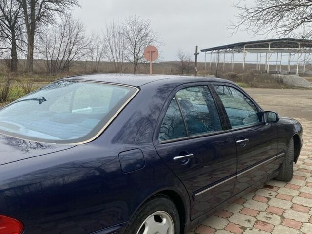 Синий Мерседес 320, объемом двигателя 3.2 л и пробегом 450 тыс. км за 5000 $, фото 4 на Automoto.ua