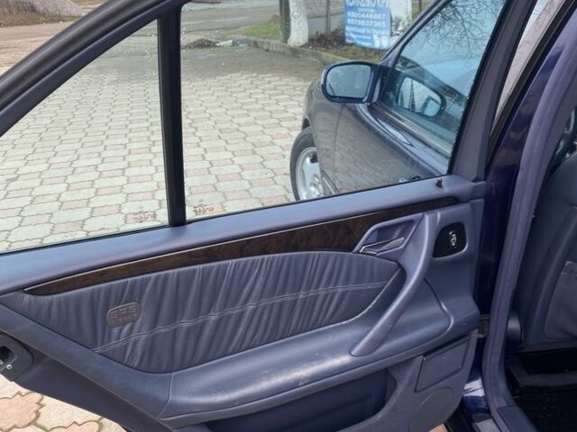 Синий Мерседес 320, объемом двигателя 3.2 л и пробегом 450 тыс. км за 5000 $, фото 8 на Automoto.ua