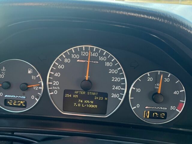 Синий Мерседес 320, объемом двигателя 3.2 л и пробегом 380 тыс. км за 6500 $, фото 4 на Automoto.ua