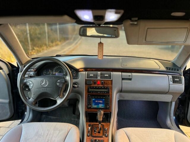 Синій Мерседес 320, об'ємом двигуна 3.2 л та пробігом 300 тис. км за 3700 $, фото 10 на Automoto.ua