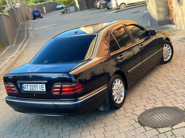 Синій Мерседес 320, об'ємом двигуна 3.2 л та пробігом 300 тис. км за 3700 $, фото 6 на Automoto.ua