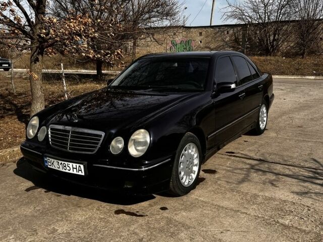 Синий Мерседес 320, объемом двигателя 3.2 л и пробегом 301 тыс. км за 4800 $, фото 3 на Automoto.ua